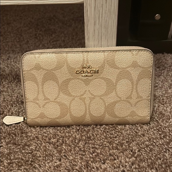 Coach Gold Zip Wallet - Picture 1 of 4